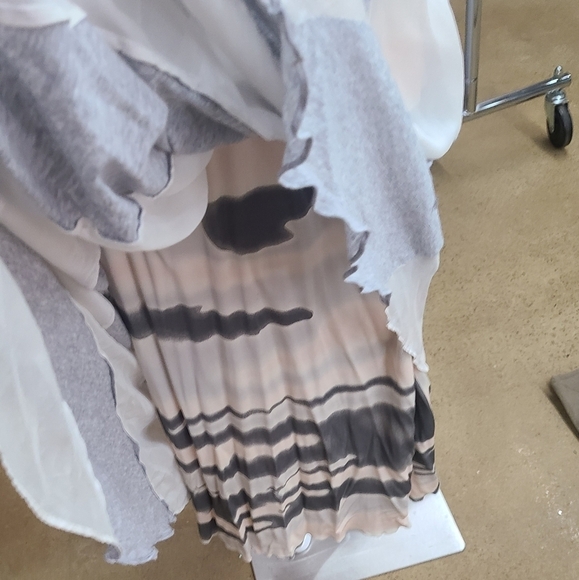 IISLI Maxi Dress - Picture 9 of 13